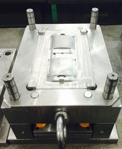 深圳塑膠模具廠、電器外殼模具661011、注塑模具