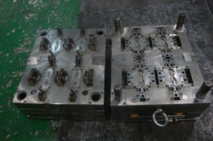 汽車配件塑膠模具、深圳塑膠模具